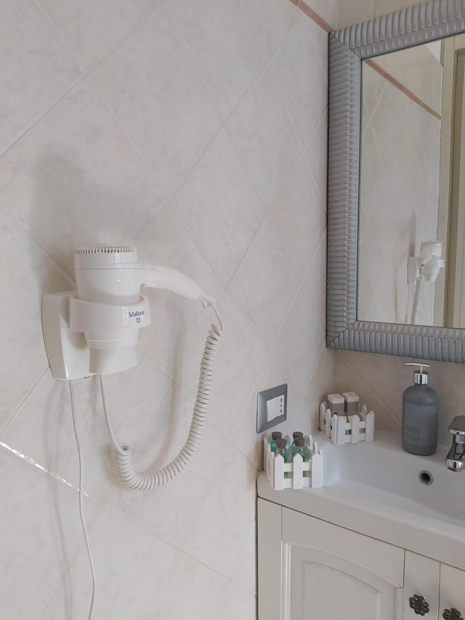 La Perla Del Mare - 9 Minutes From Fco Airport - Free Wifi E Netflix Apartment Fiumicino Ngoại thất bức ảnh
